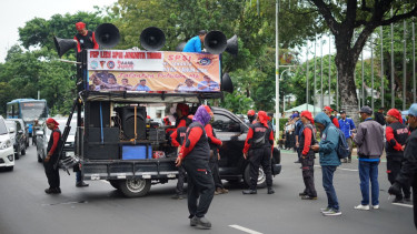 Aliansi Buruh Tuntut Keadilan Upah Sektoral 2025, Kecewa Diskusi Batal Digelar di Balai Kota Jakarta