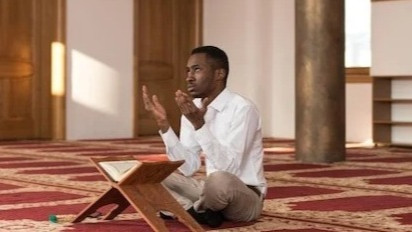 Doa Cepat Terkabul Bahkan Sebelum Doa Dipanjatkan, Saran Ustaz Adi Hidayat Amalkan Satu Kalimat Dahsyat Ini