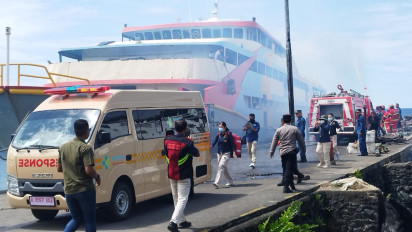 Jelang Nataru, KSOP Manado Gelar Simulasi Keadaan Darurat Kebakaran Kapal di Pelabuhan Manado