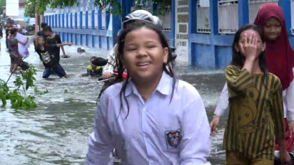 Banjir Rendam Sekolah Sejumlah Fasilitas Belajar Rusak