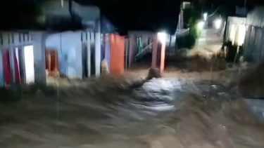 Tanggul Jebol, Banjir Rendam Pemukiman Warga di Kabupaten Semarang