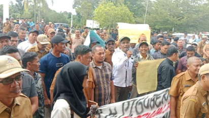 7 Bulan Tak Digaji, Ratusan Perangkat dan Kepala Desa Demo Walikota Subulussalam
