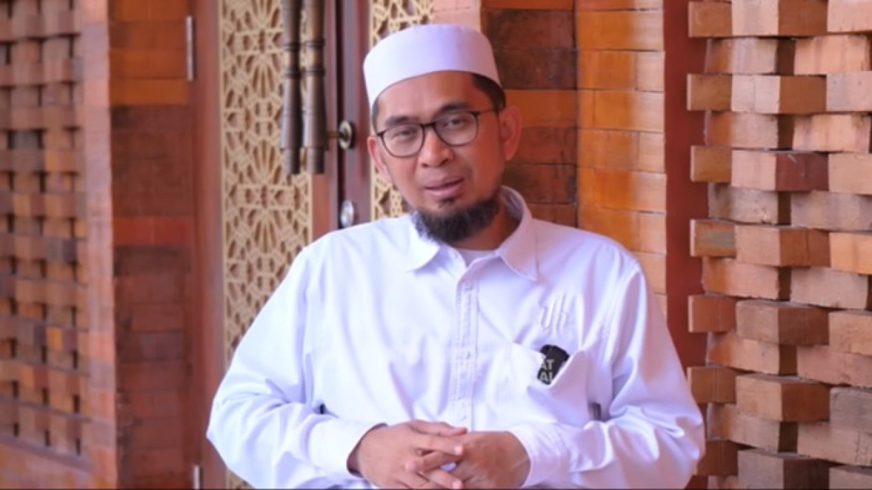 Mendadak Dompet Terisi Rezeki, Segera Baca Surat ini Setiap Shalat Tahajud, Kata Ustaz Adi Hidayat… 
            - galeri foto