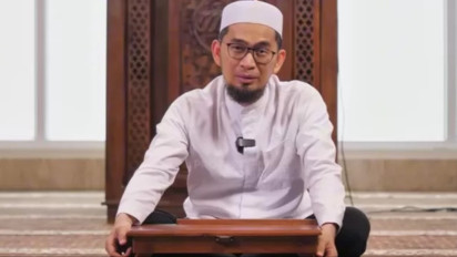 Mustajab! Setelah Shalat Jumat Jangan Langsung Berdiri, Kata Ustaz Adi Hidayat Baca Doa Ini Insyaallah pun Utang Juga Lunas