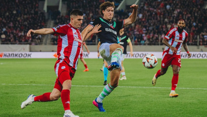 Pemain Timnas Indonesia Mees Hilgers Cedera, FC Twente Ditahan Olympiakos di Liga Europa 2024-2025