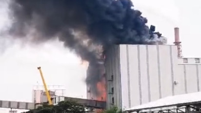 Pabrik Petrokimia di Gresik Terbakar, Sempat Munculkan Kobaran Api dan Asap Hitam