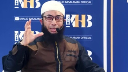 Mohon Luangkan Waktu Sebentar di Jumat Sore, Ustaz Khalid Basalamah Bilang Momen Terbaik untuk Panjatkan Hajat