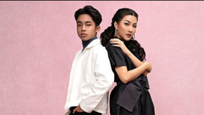 Betrand Peto yang sedang Bicara Tiba-tiba Pegang Tangan Sarwendah, Mantan Istri Ruben Onsu itu Langsung ...