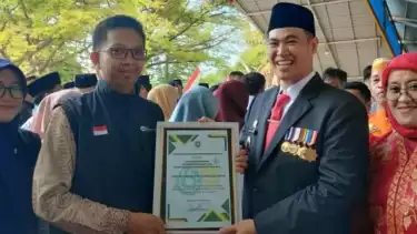 LKC Dompet Dhuafa Sulawesi Selatan mendapat penghargaan dari Pemkab Pangkep berkat upaya peningkatan kesehatan.