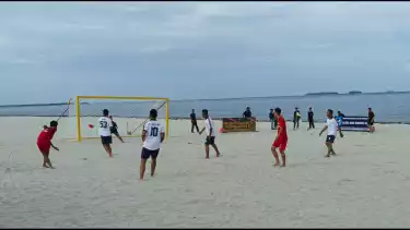 Pertandingan Pembukaan Piala Presiden 2024 Sepak Bola Pantai