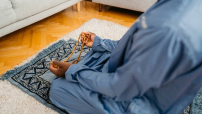 Rezeki Luber Jika Baca Dzikir Ini Setelah Shalat Qabliyah Subuh, Kata Habib Novel Alaydrus