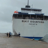 KM Bukit Siguntang Tabrak Dermaga Pelabuhan Parepare Akibat Cuaca Buruk