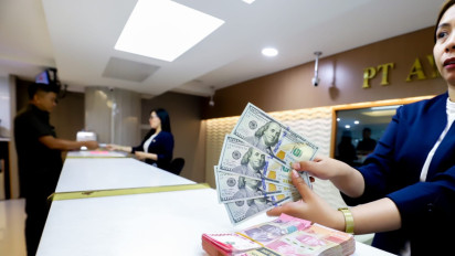 Tembus Level 16 Ribu, Kurs Rupiah Terhadap Dolar AS Anjlok ke Level Terendah Dalam Empat Bulan, Ini Kata Analis…