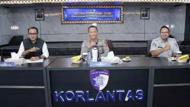 Dir Kepatuhan dan Manajemen Risiko Jasa Raharja, Harwan Muldidarmawan, turut menyaksikan TFG kesiapan pengelolaan arus lalu lintas mudik serta libur Natal 2024 dan Tahun Baru 2025 yang dilaksanakan Korlantas Polri