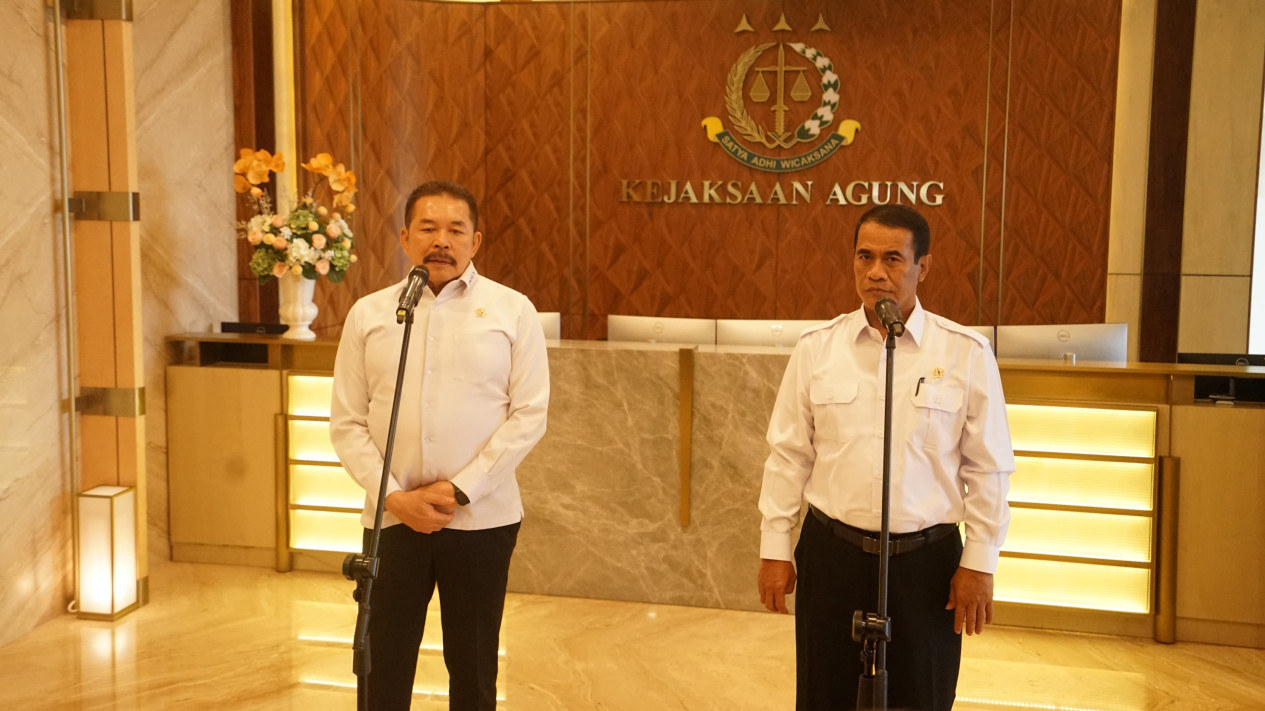 Mentan Amran Temui Jaksa Agung, Siap Tindak Tegas Penyelewengan di Sektor Pangan
            - galeri foto