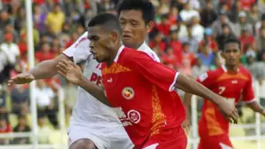 Mantan pemain Timnas Indonesia, Vendry Mofu saat bermain untuk Semen Padang FC