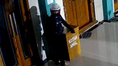 Aksi Pencurian Uang Kotak Amal Masjid di Pati Terekam Kamera CCTV