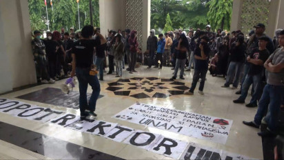 Produksi Uang Palsu Dalam Kampus Terungkap, Mahasiswa Uinam Berunjuk Rasa di Depan Gedung Rektorat