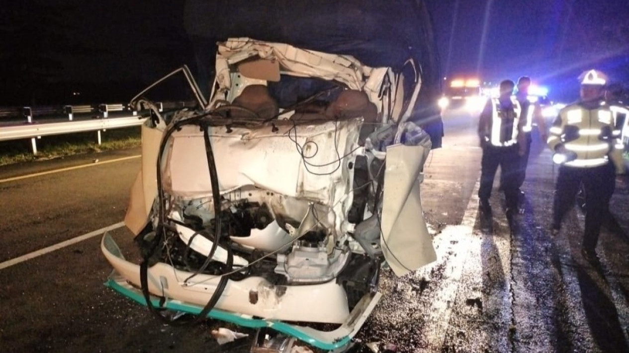 Kecelakaan Tol di Gempol Pasuruan, 3 Orang Tewas
            - galeri foto