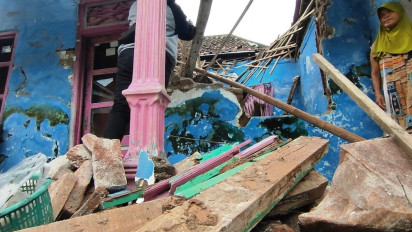 Rumah Ambruk di Rejoso, Balita 2,5 Tahun Luka-luka Tertimpa Material