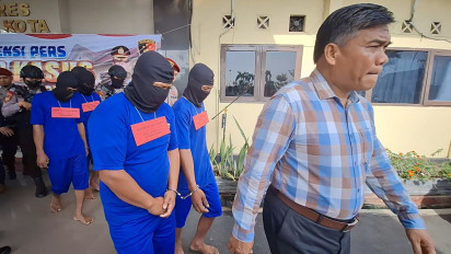 Video Viral Seorang Pria di Tegal Dirantai di Sebuah Pohon dan Dianiaya 5 Pemuda