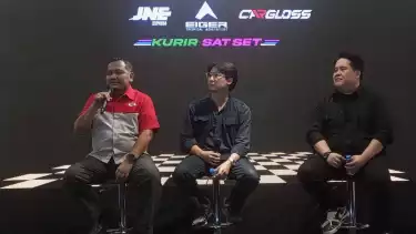 SVP Marketing Group Head JNE Eri Palgunadi (kiri), Direktur Cargloss Group Lorenz Saputra (tengah), dan Bussines Director Eiger Tropical Adventure Jason Edward Wuysang (kanan).