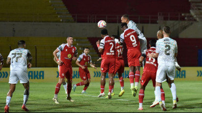 Klasemen Liga 1 Hari Ini: Persib Pangkas Jarak dengan Persebaya di Puncak, PSS Keluar dari Zona Degradasi