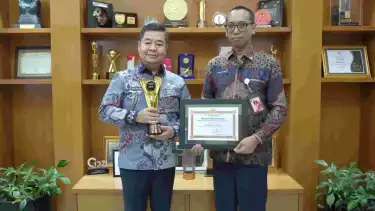 Penjabat (Pj.) Gubernur DKI Jakarta Teguh Setyabudi menerima beragam penghargaan dalam sehari, pada Rabu (18/12).