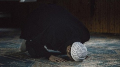 Cara yang Benar Sujud Sahwi, Ustaz Adi Hidayat: Jika Sudah Tahu Maka Harus Lakukan Sebanyak…