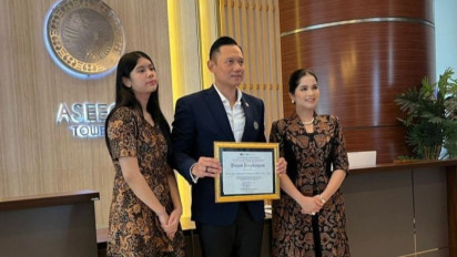 AHY Selesaikan Studi S3, Jadi Lulusan Terbaik Program Doktor Unair