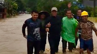 Terobos Banjir dan Longsor, Mentan Pantau Langsung Kondisi Pertanian pada Musim Hujan di Sulawesi