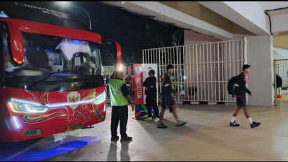 Dalam Tekanan Tinggi untuk Menang, Begini Raut Wajah Para Pemain Timnas Indonesia Saat Turun dari Bus Jelang Laga Kontra Filipina di Piala AFF 2024