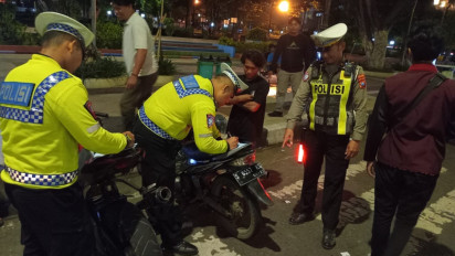 Jelang Nataru, Satlantas Polres Lamongan Sita Puluhan Motor Brong dan Tindak Bus Lawan Arus