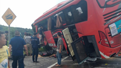 Foto-foto Kecelakaan Maut Bus Rombongan Pelajar Bogor dengan Truk di Tol Lawang yang Tewaskan 4 Orang