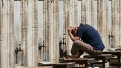 Wudhu dengan Botol Spray Sah Atau Tidak? Buya Yahya Berikan Pandangan Berbagai Mazhab