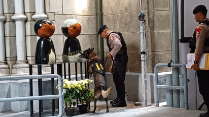 Anjing Pelacak Diterjunkan Jaga Misa Natal di Gereja Katedral