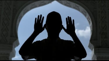 Ketika Ketinggalan Rakaat Shalat Ied, Haruskah Menambah Takbir Sendiri? Begini Penjelasan Buya Yahya