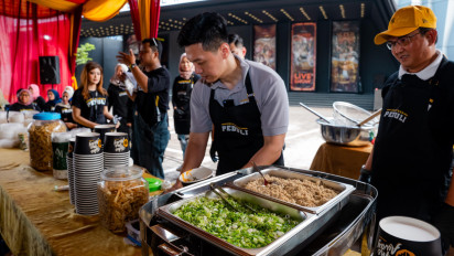 Holywings Peduli Berbagi 5.000 Porsi Makanan Gratis ke Ibu-ibu di Jakarta
