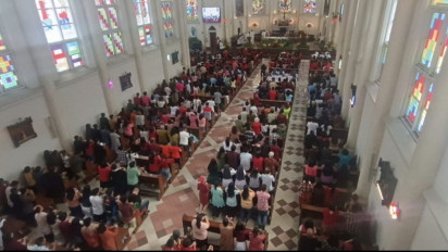 Misa Natal di Gereja Santa Perawan Maria Kepanjen Surabaya Berlangsung Khidmat dan Damai
