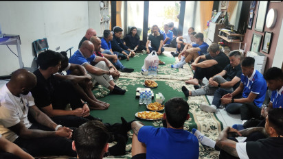 Usai Latihan, Persib Bandung Sempatkan Takziah ke Rumah Duka Dokter Rafi Ghani