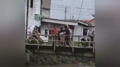 Wanita Cantik LC Karaoke di Jombang Coba Bunuh Diri Digagalkan Warga