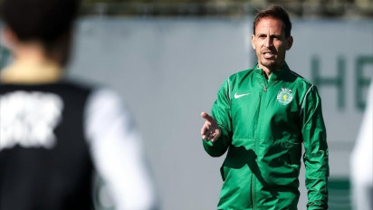 Bursa Transfer: Baru Sebulan Kerja, Pengganti Ruben Amorim di Klub Masa Kecil Cristiano Ronaldo Resmi Dipecat