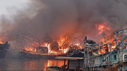 Belasan Kapal Nelayan di Pelabuhan Pelindo Tegal Terbakar