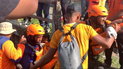 Balita Hanyut di Selokan Babatan Wiyung Surabaya, Akhirnya Ditemukan Tersangkut Enceng Gondok