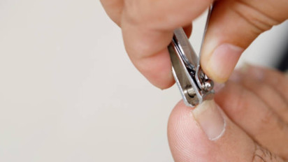 Benarkah Potong Kuku Malam Hari Bisa Buat Umur Pendek? Ternyata Buya Yahya Bilang dalam Islam Hukumnya…