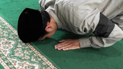 Ingin Taubat dari Riba Apakah Karyawan Bank Harus Resign? Ustaz Adi Hidayat Sarankan Lakukan Ini