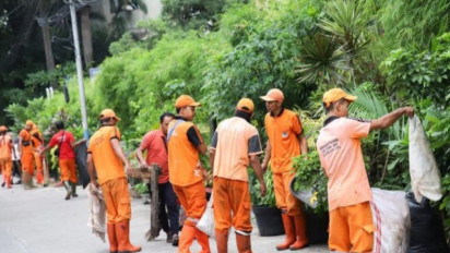 Antisipasi Banjir, Pemerintah Kota Jakarta Pusat Gerebek Lumpur di kawasan Sawah Besar