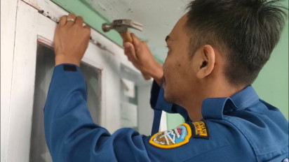 Serba Bisa! Damkar Kota Tasikmalaya Tangani Kunci Pintu yang Sulit Dibuka