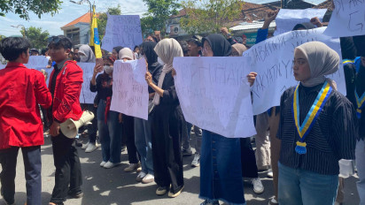 Ratusan Mahasiswa Gruduk Gedung DPRD Jombang, Tuntut Pembatalan Kenaikan PPN 12%