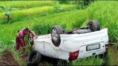 Ikuti Google Maps, Mobil Wisatawan asal Jakarta di Kuningan Terjun ke Sawah